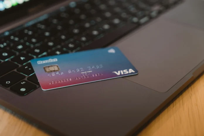 cardmapr-nl-s8F8yglbpjo-unsplash How to Use 0% Interest Credit Card for Debt Snowball
